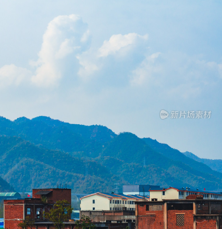 河南洛阳白云山下的山村