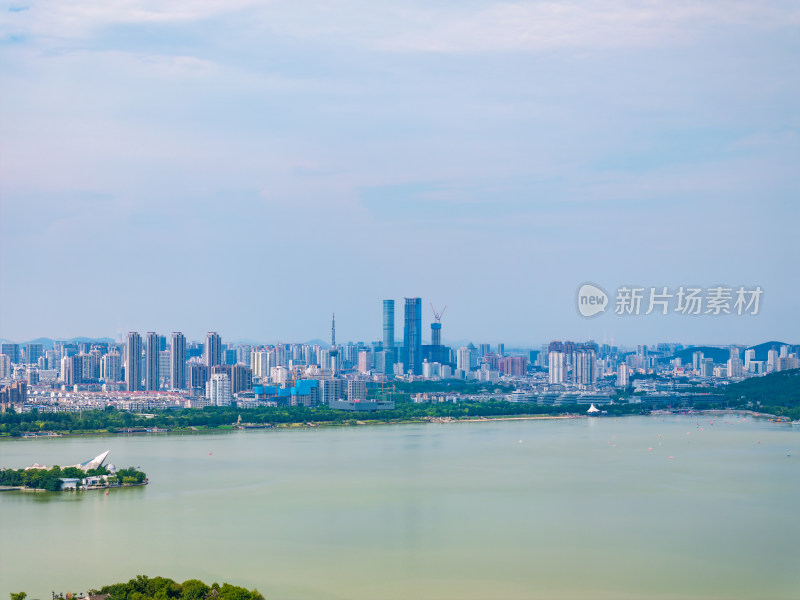 夏季白天航拍江苏徐州城市天际线