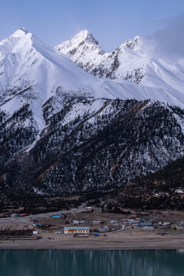 西藏昌都然乌湖来古雪山冰湖环绕静谧胡静