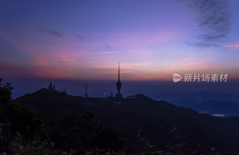 深圳盐田梧桐山顶电视塔与夕阳余晖晚霞