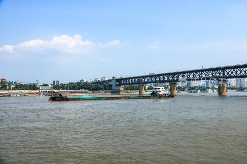 湖北武汉长江江滩沿线风景