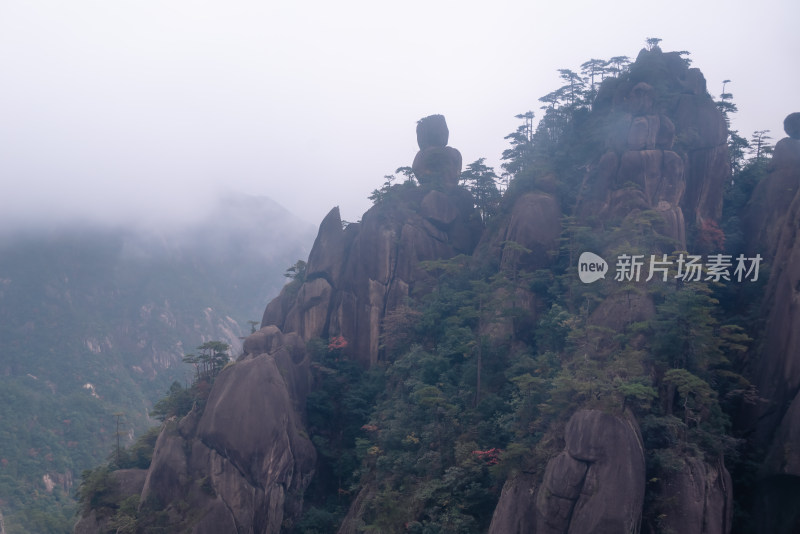 云雾下，安徽黄山风景区风光