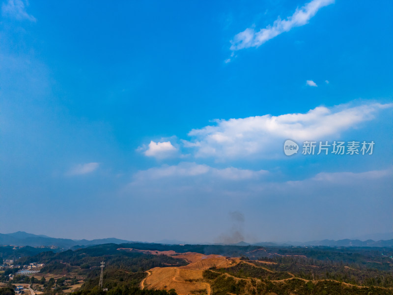 湖南山川丘陵农田乡村蓝天白云航拍图