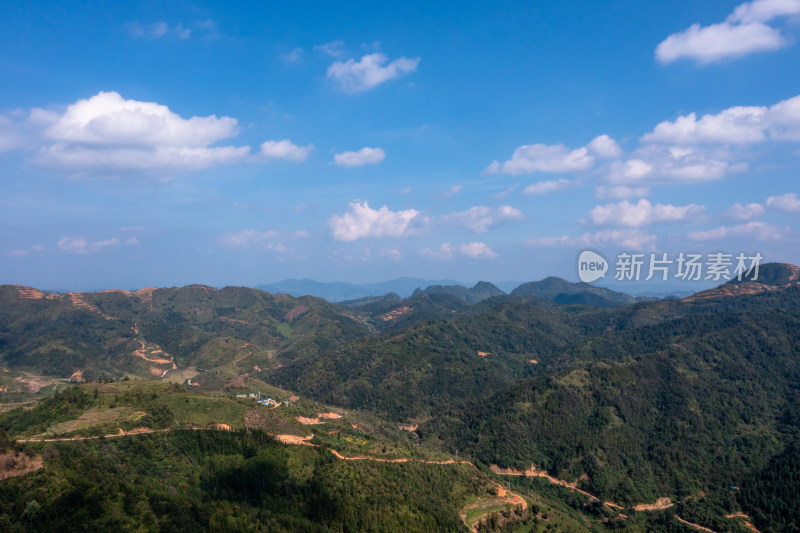 山脉 山峰 山峦 云雾缭绕的山峰