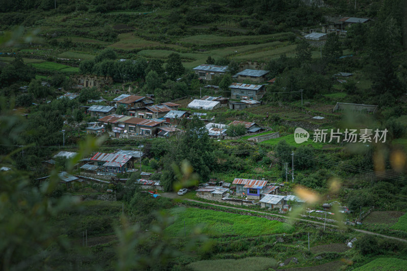 亚东小山村