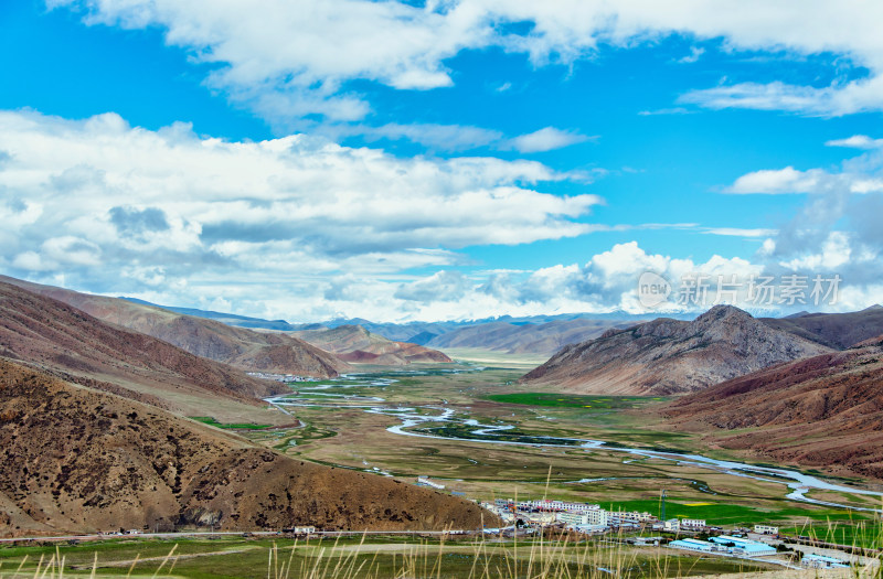 西藏昌都业拉山望八宿邦达山谷河流自然风光