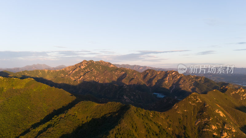 航拍东北农村早晨的山峰山脉