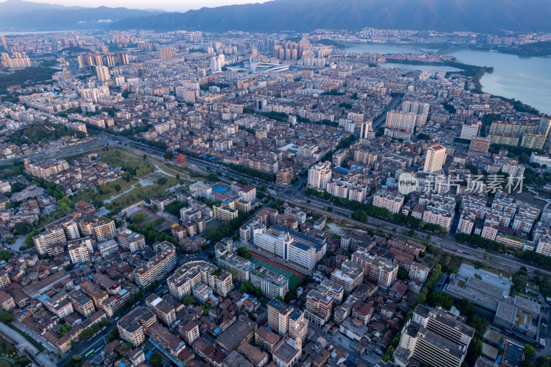 广东肇庆城市清晨航拍摄影图