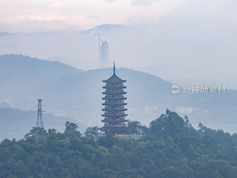 湖南郴州小东江晨雾小船薄雾笼罩下宁静之美