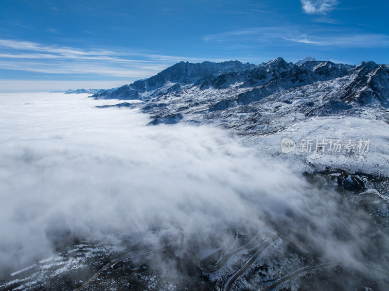 高原雪山峡谷云海