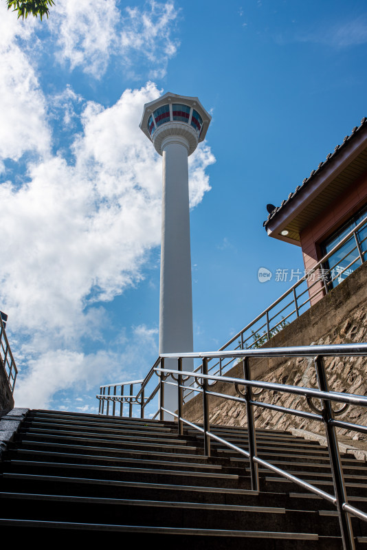 夏季韩国釜山龙头山公园釜山塔