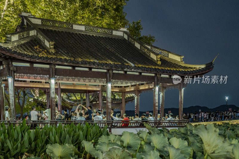 杭州西湖断桥景点夜景