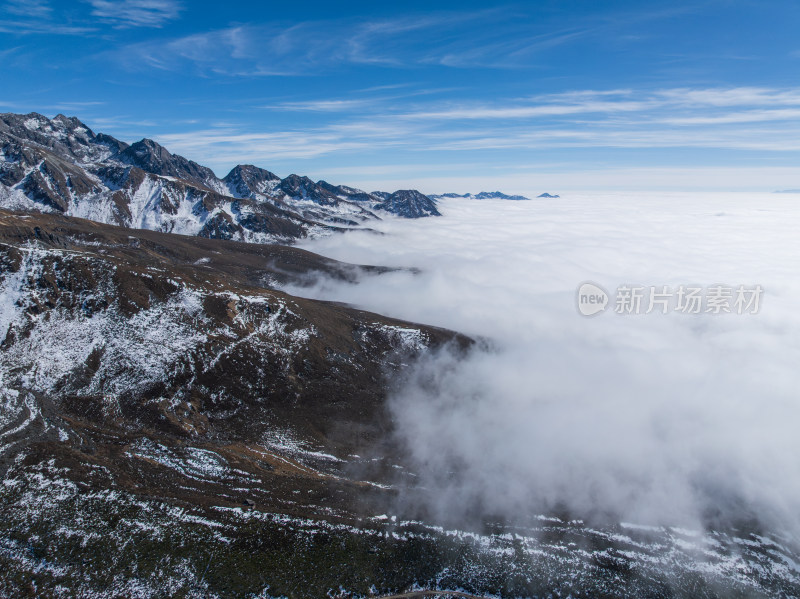 高原雪山峡谷云海