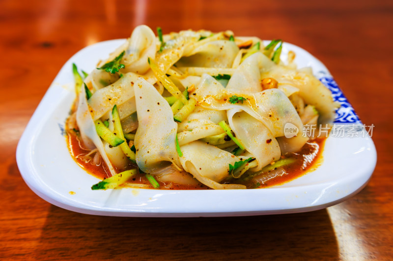 中餐的盘中特色凉皮特写