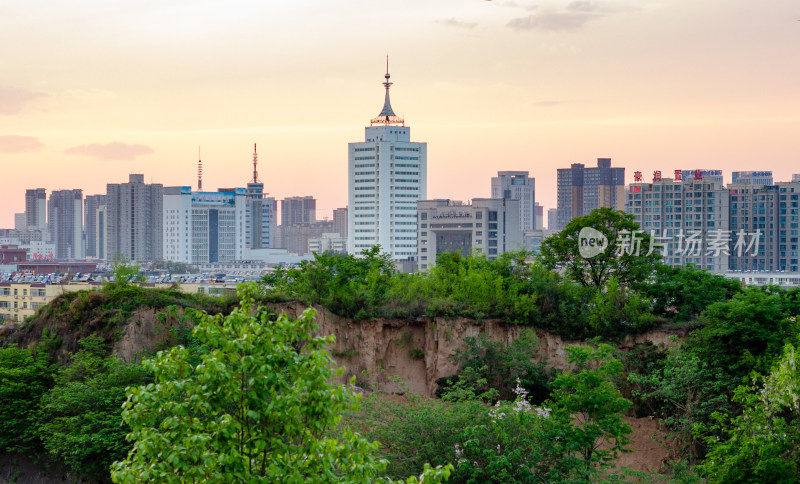 陕西渭南，夕阳下的城市风光