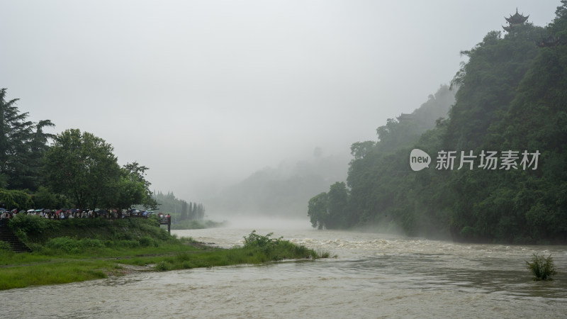 成都都江堰景区雨季的风景及游客