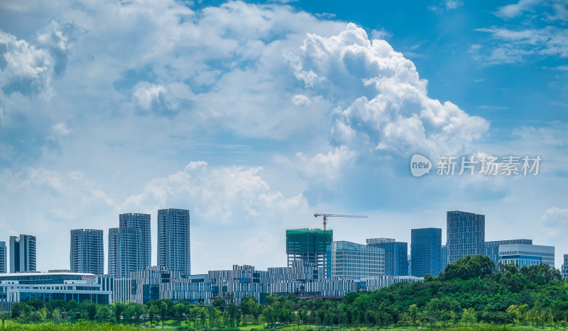 成都天府新区兴隆湖科学城蓝天白云城市风景