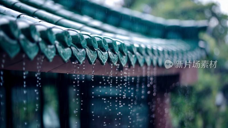 中式建筑屋檐下雨天