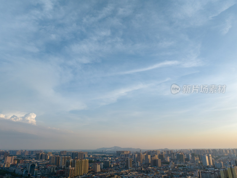 日落悬日 繁华都市城市上空 城市风光航拍