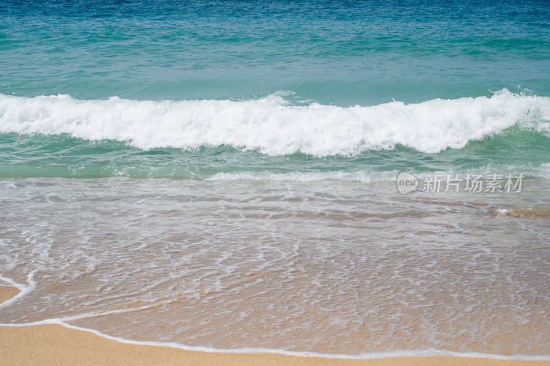 海南三亚亚龙湾沙滩海浪