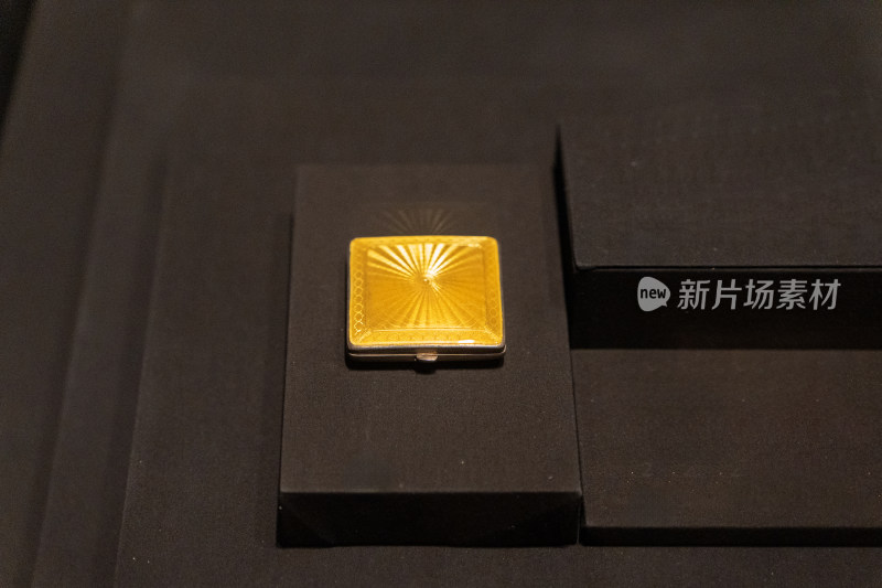香港两依藏博物馆藏卡地亚银珐琅粉盒
