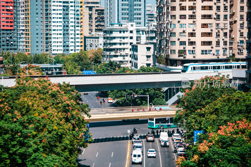 武汉城市风光，京汉铁路天桥与地铁1号线