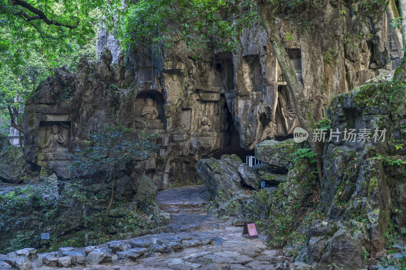 杭州西湖飞来峰塑像一线天风景