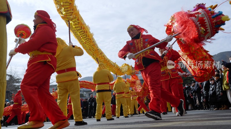 节日舞龙庆祝