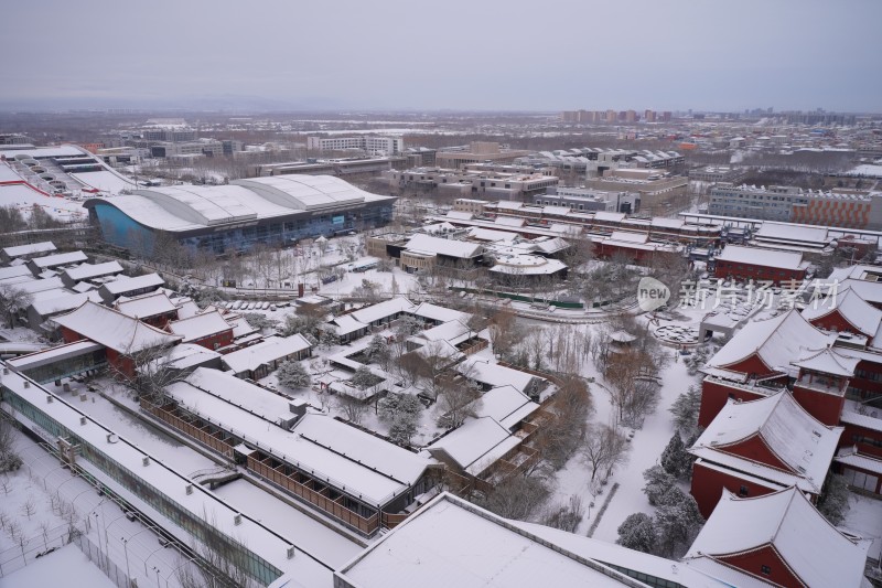 雪后城市古建筑群鸟瞰