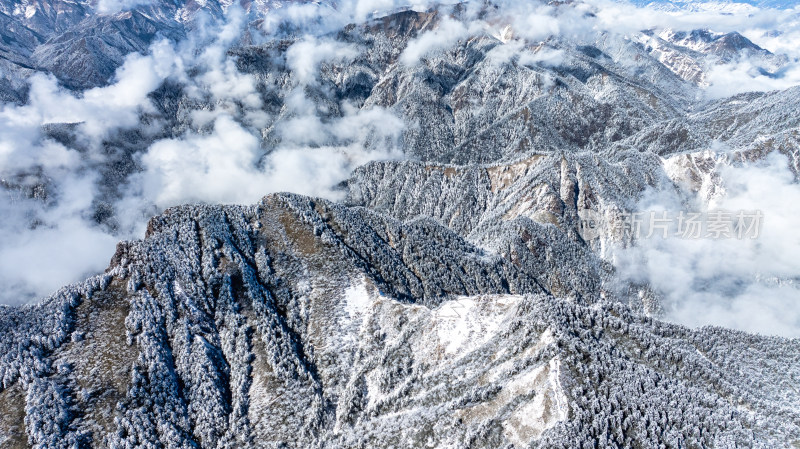 成都西岭雪山景区的阴阳界航拍特写