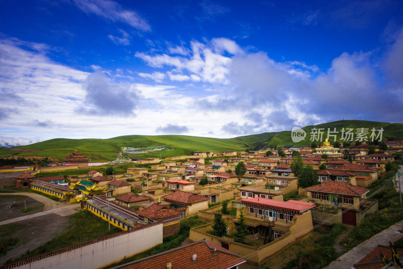 阿坝郎依寺早晨阳光