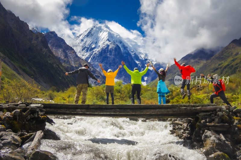 户外徒步爬山自由旅行