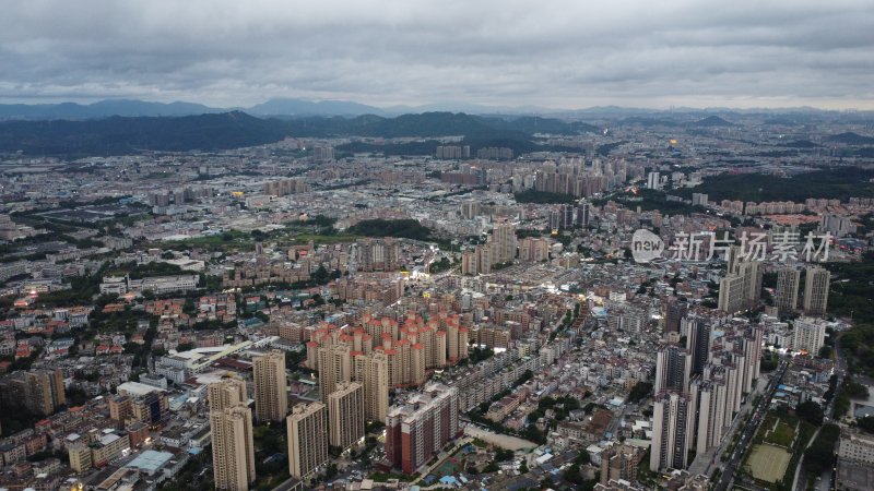 航拍广东省东莞市清溪镇风雨欲来城市风光