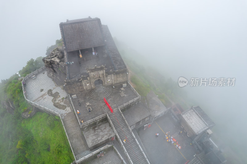 航拍云雾缭绕中的南岳衡山祝融峰