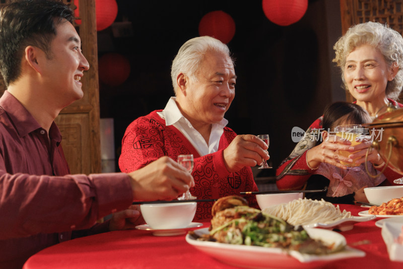 幸福东方家庭过年聚餐