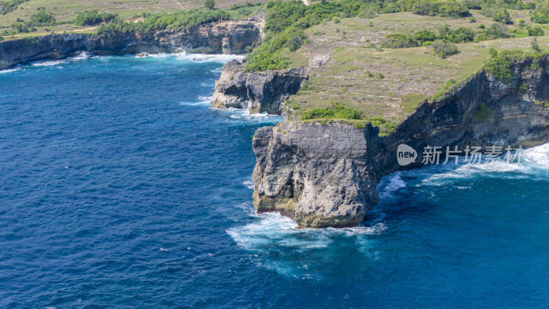 印尼巴厘岛悬崖海岸线风光航拍