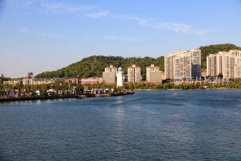 黄石磁湖景区城市风光，眺望城市天际线