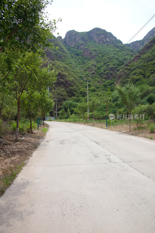 北京门头沟南石洋大峡谷的公路