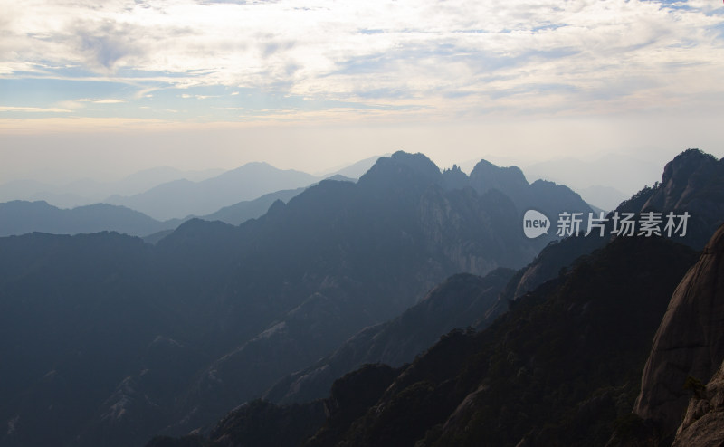 层峦叠嶂的黄山