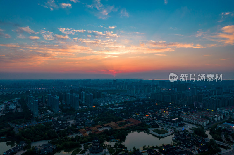 江苏宿迁城市日落晚霞夕阳航拍摄影图