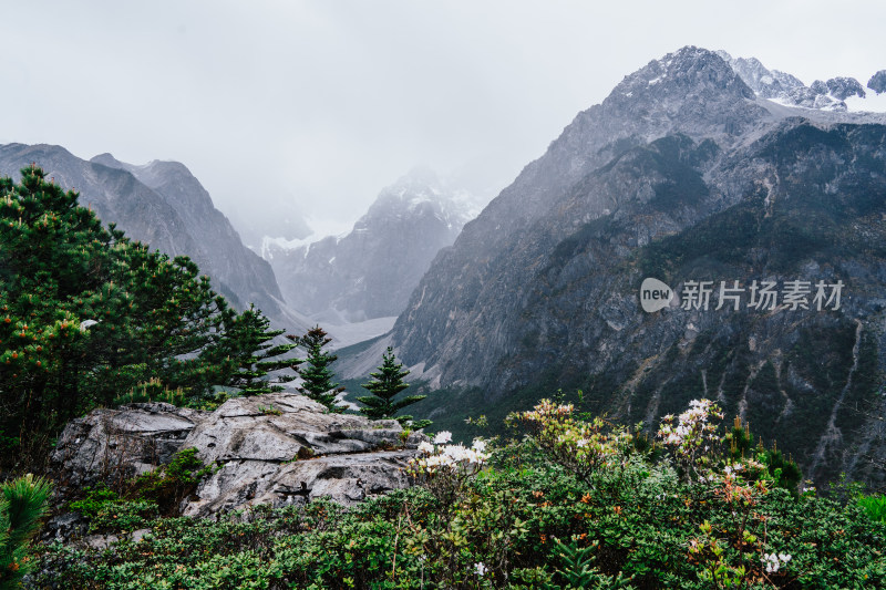 丽江玉龙雪山干河坝山脊线