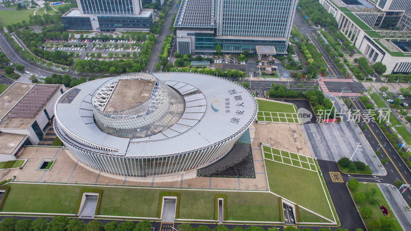 江苏宿迁图书馆大剧院地标建筑航拍图