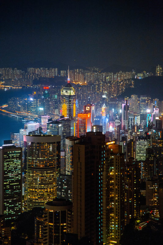 香港太平山顶俯瞰维多利亚港夜景