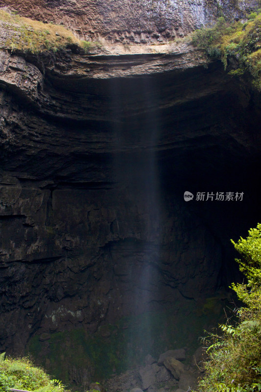 喀斯特溶洞天坑洞穴风景背景自然户外