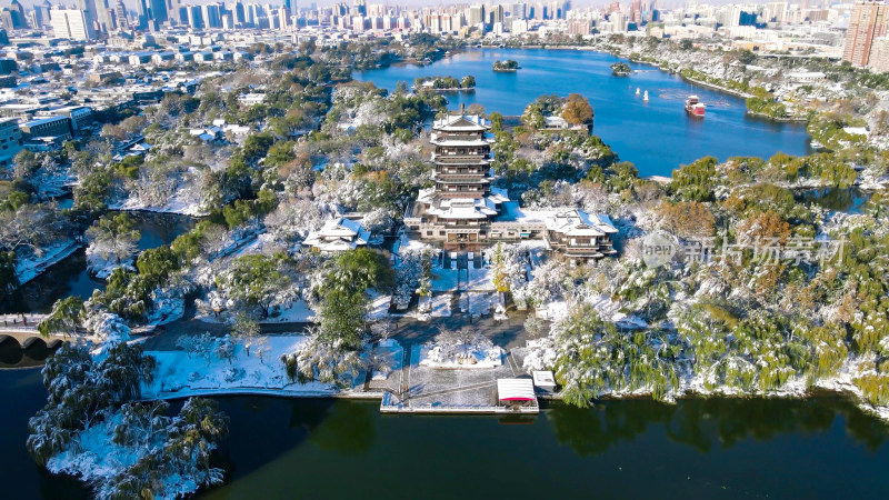 航拍山东济南大明湖5A景区雪景