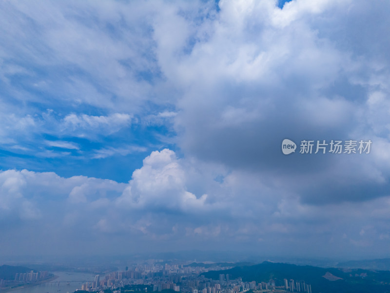 广西梧州白云山景区蓝天白云航拍图