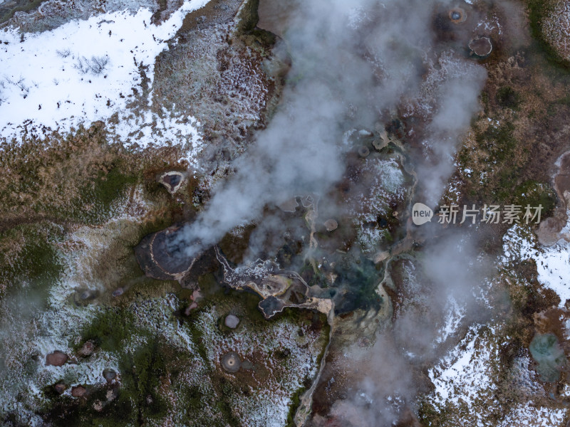 冰岛北极圈火山群间歇泉冬季温泉景观航拍