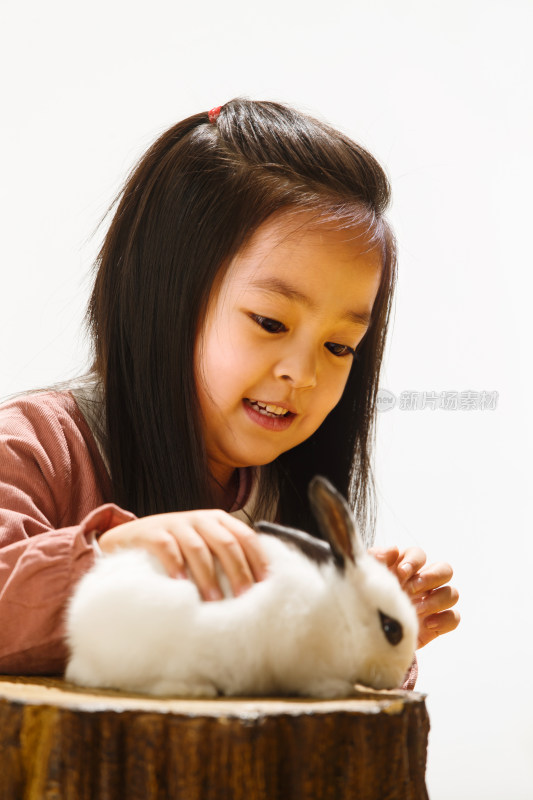 小女孩和小兔子