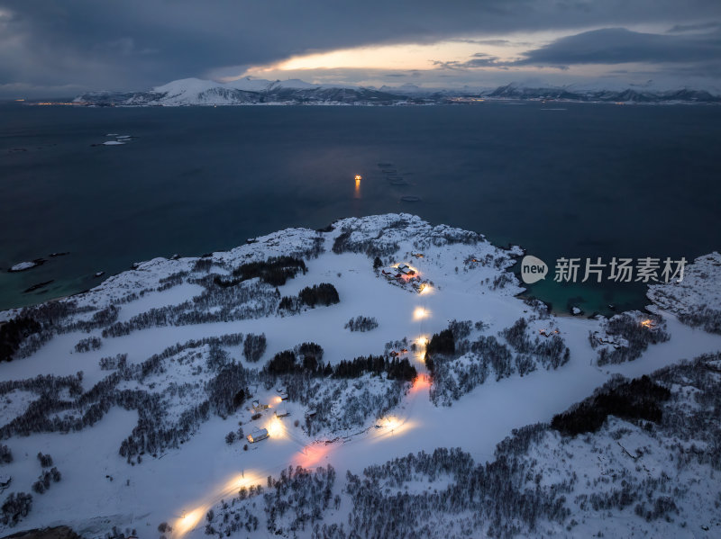 挪威罗弗敦群岛北极圈雷纳冬季雪景高空航拍