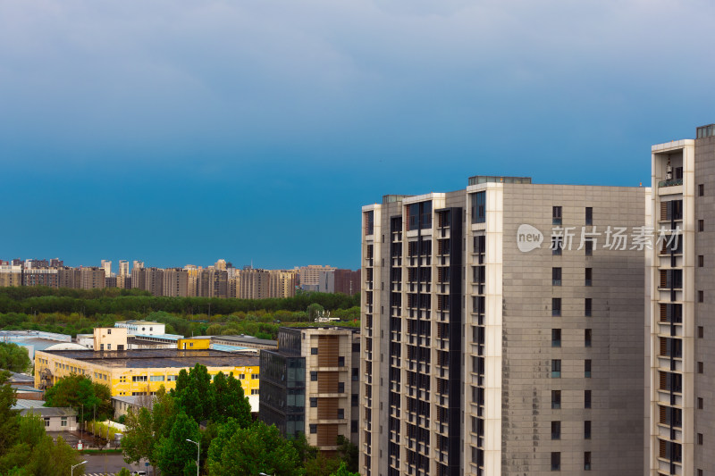 雨中的城市风光